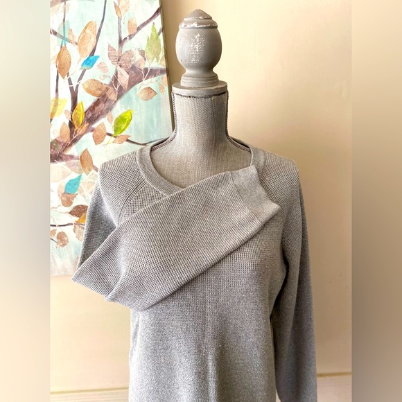 LIZ CLAIBORNE 🩶SPARKLING SILVER🩶 SWEATER SIZE LARGE 🌟NWOT🌟 - Picture 2 of 11